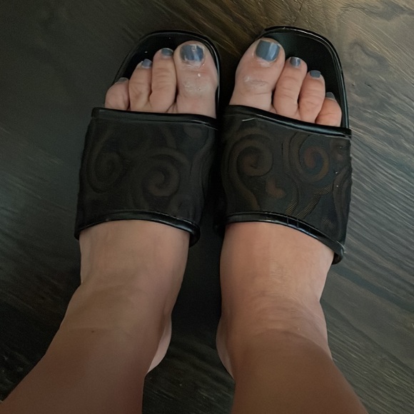 Yves saint Laurent vintage black lace pattern slides. Size 7 - Picture 8 of 13